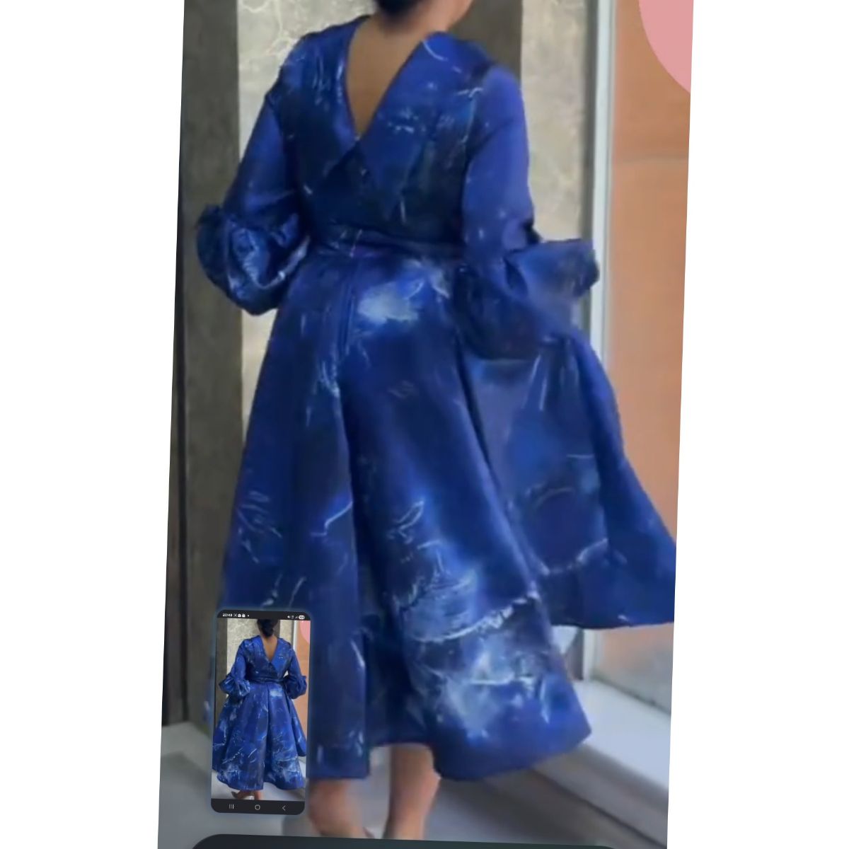 Robe en brocart bleue élégante