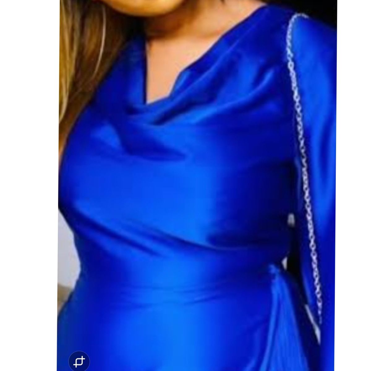 Robe femme soie bleu électrique élégante, manches longues et franges chic