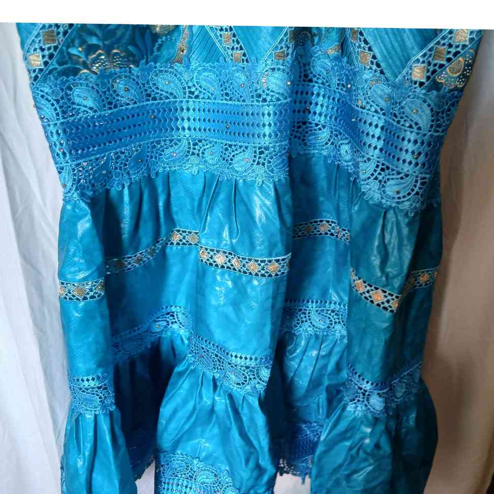 Robe bleu turquoise dentelle élégante, bazin brodé, cérémonie ou soirée