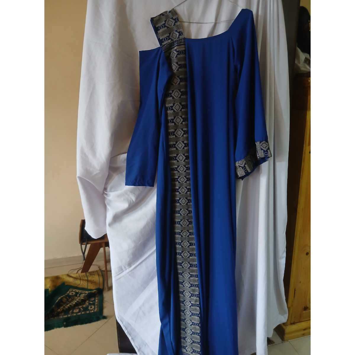 Robe en soie bleue femme Guerlain élégante, longue et chic cérémonie
