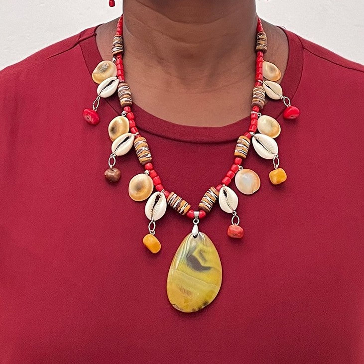 Collier cauris artisanal et boucles d’oreilles Cauria – Bijoux ethniques femme