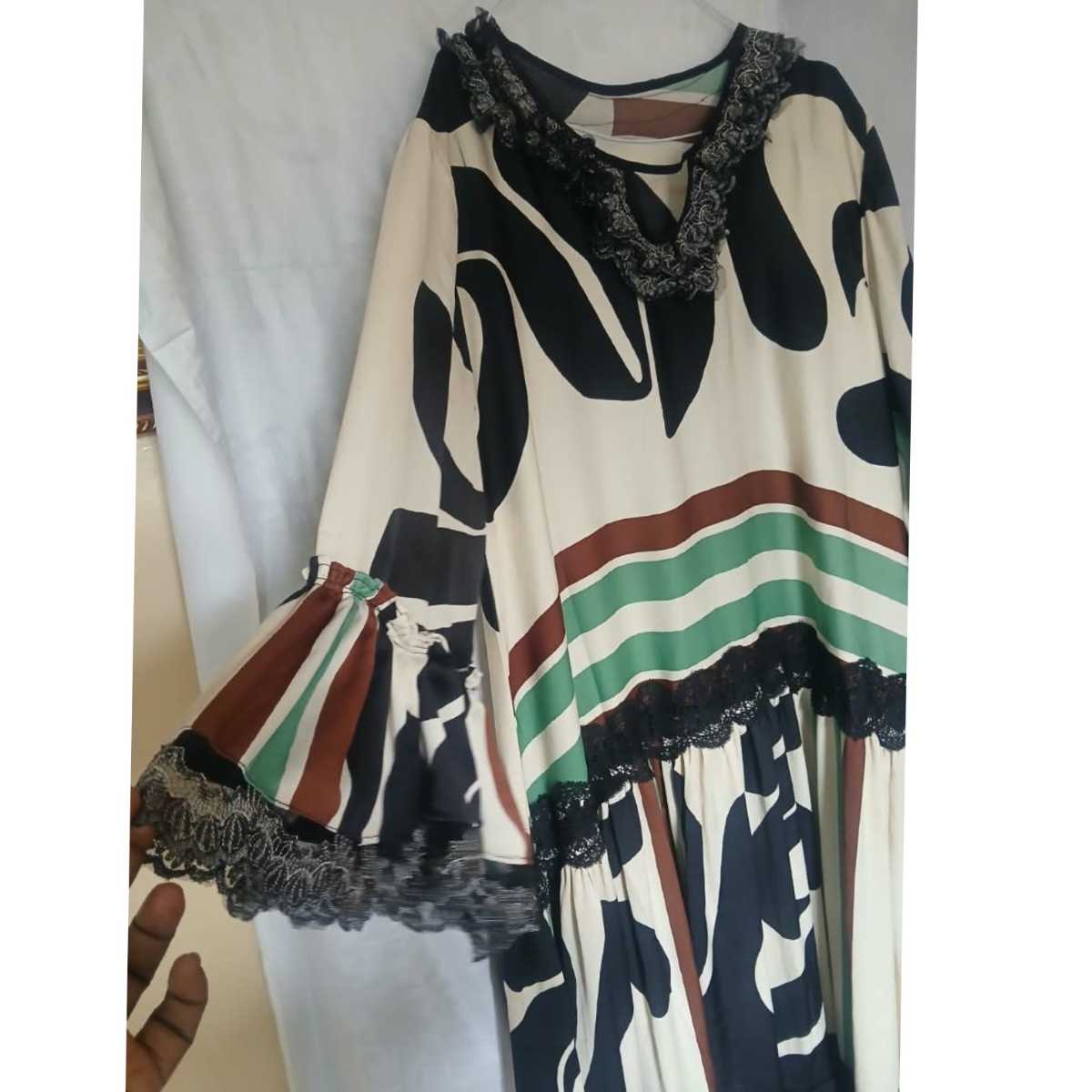 Robe en soie avec dentelle