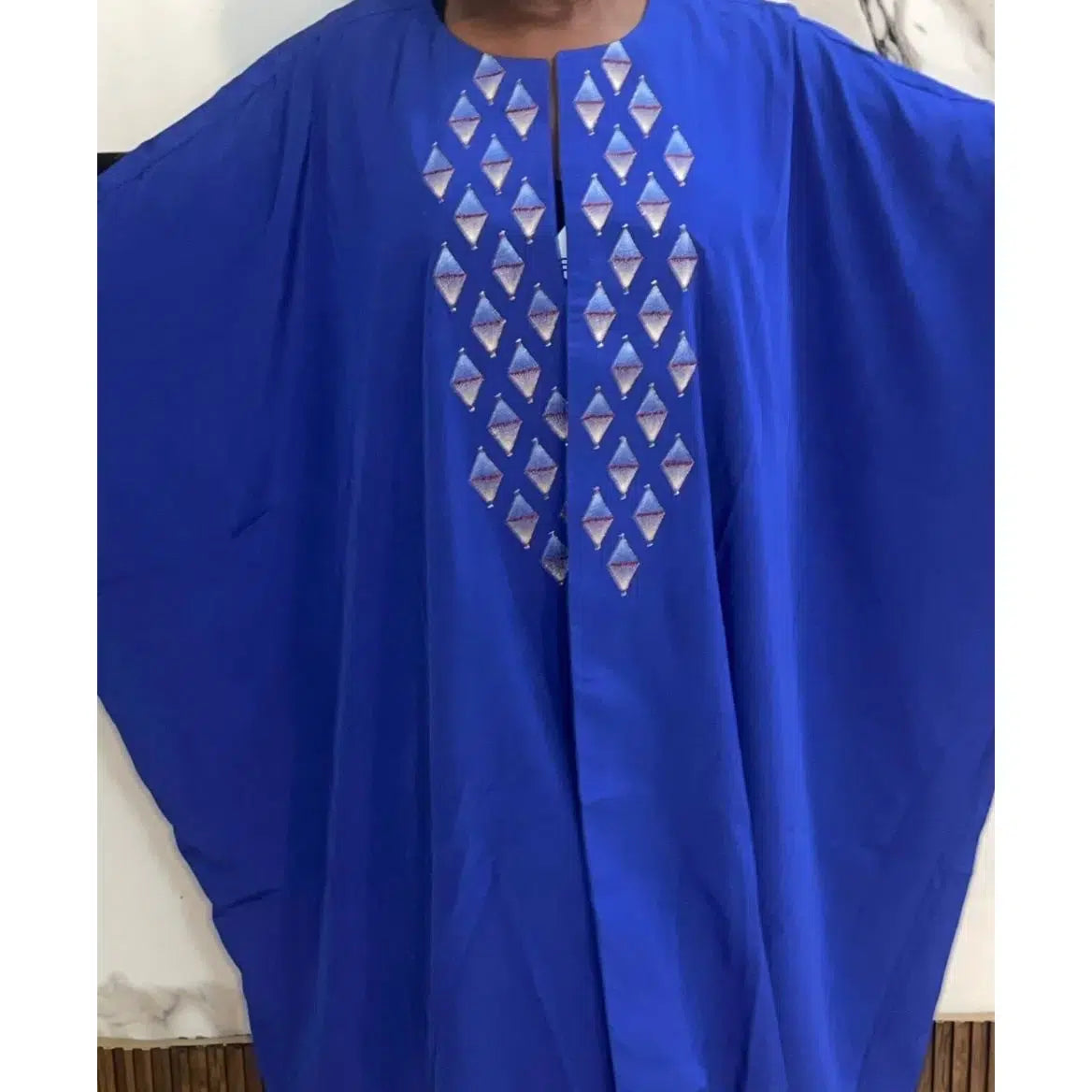 tunique femme bleu roi brodée élégante pour un style chic