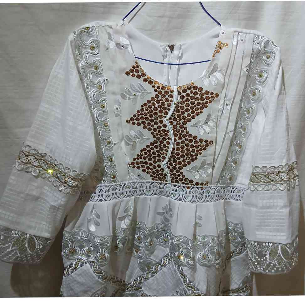 Robe voile suisse blanche Geztner
