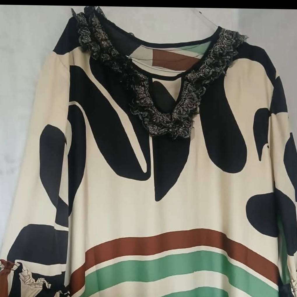 Robe en soie avec dentelle