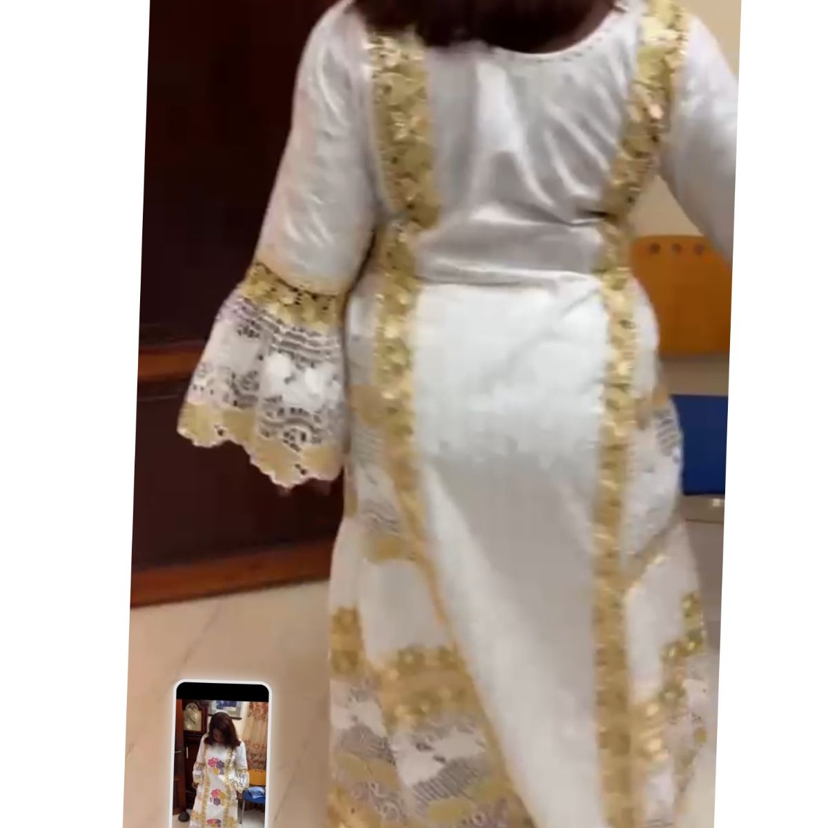 Robe geztner avec broderies, brode et garnitures