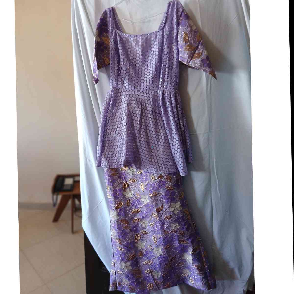 Ensemble jupe et haut femme brocart mauve doré